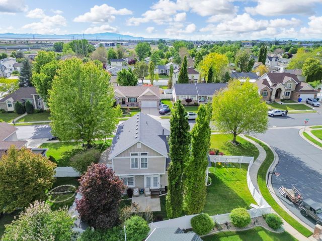 1215 S CAVE HOLLOW LN, Farmington, UT 84025