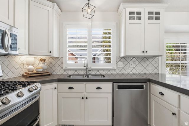 1215 S CAVE HOLLOW LN, Farmington, UT 84025