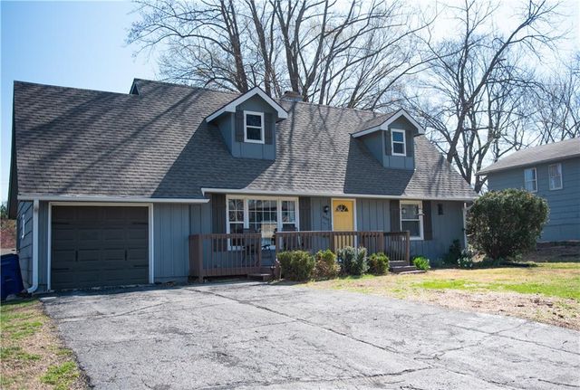 13501 Applewood Drive, Grandview, MO 64030