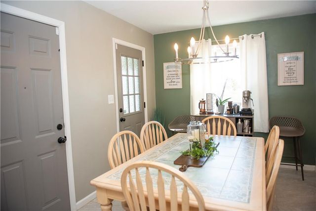 13501 Applewood Drive, Grandview, MO 64030