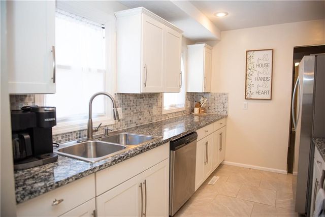 13501 Applewood Drive, Grandview, MO 64030