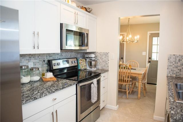 13501 Applewood Drive, Grandview, MO 64030