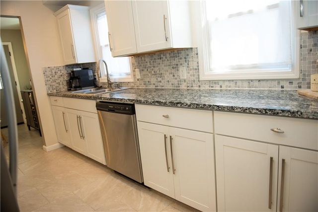 13501 Applewood Drive, Grandview, MO 64030