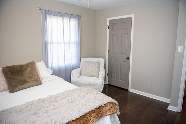 13501 Applewood Drive, Grandview, MO 64030