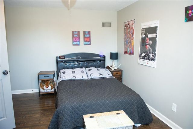 13501 Applewood Drive, Grandview, MO 64030