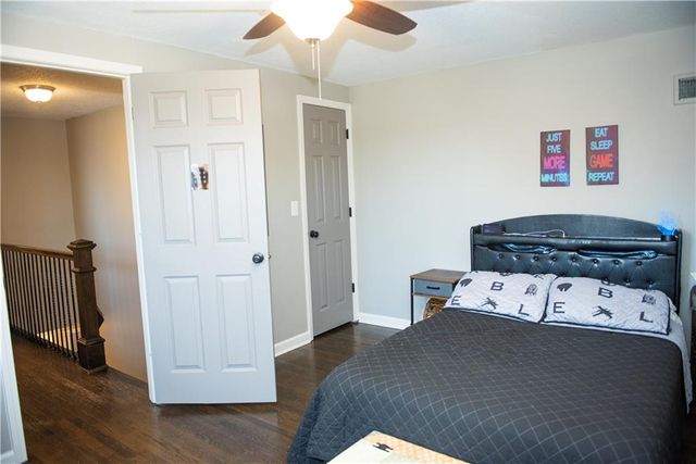 13501 Applewood Drive, Grandview, MO 64030