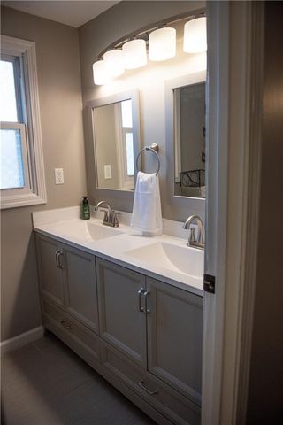 13501 Applewood Drive, Grandview, MO 64030