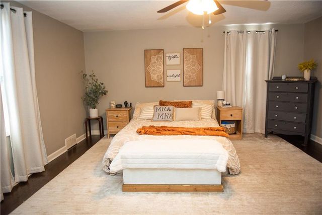 13501 Applewood Drive, Grandview, MO 64030