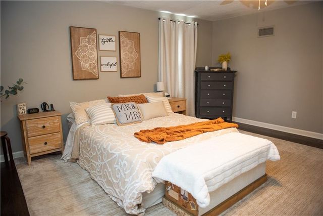 13501 Applewood Drive, Grandview, MO 64030