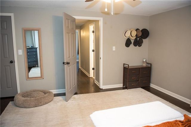 13501 Applewood Drive, Grandview, MO 64030