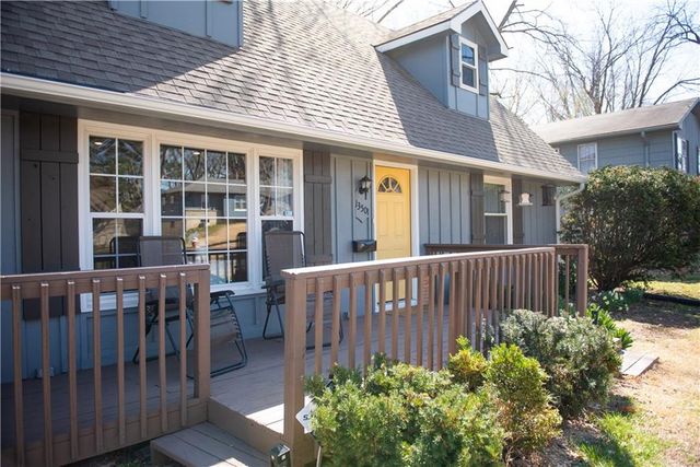 13501 Applewood Drive, Grandview, MO 64030