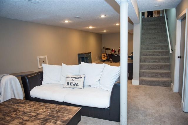 13501 Applewood Drive, Grandview, MO 64030