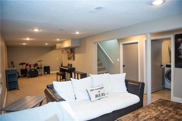 13501 Applewood Drive, Grandview, MO 64030