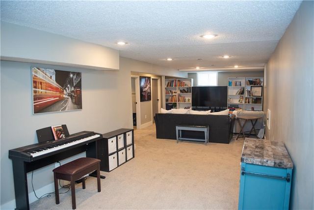 13501 Applewood Drive, Grandview, MO 64030