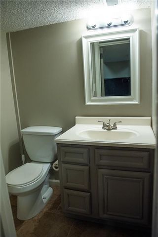 13501 Applewood Drive, Grandview, MO 64030