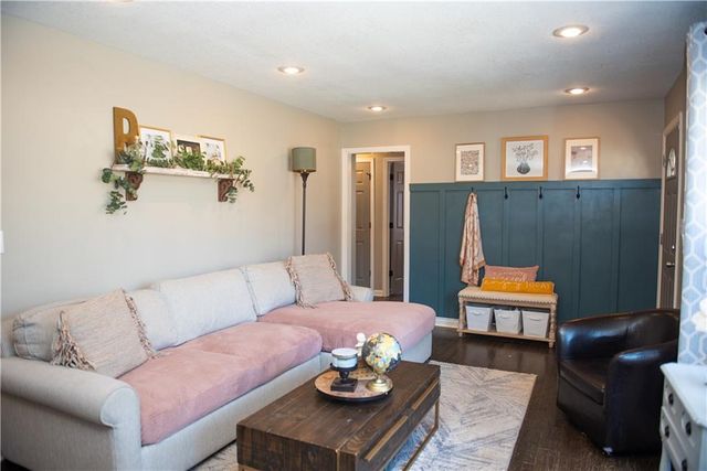 13501 Applewood Drive, Grandview, MO 64030