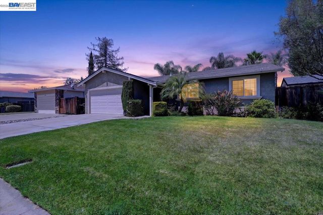 118 Diamond Dr, Livermore, CA 94550