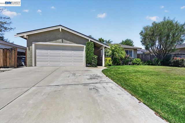 118 Diamond Dr, Livermore, CA 94550
