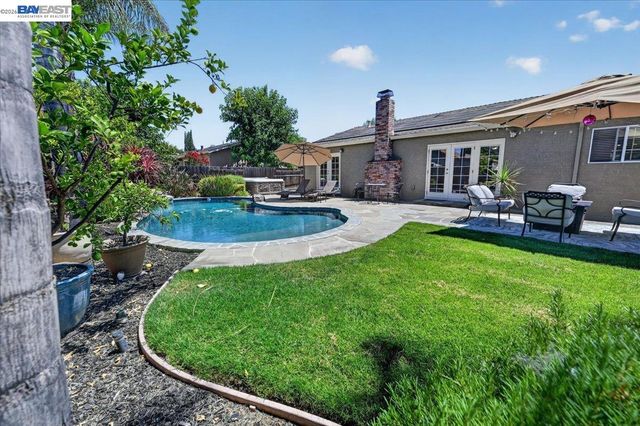 118 Diamond Dr, Livermore, CA 94550