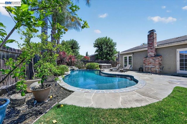 118 Diamond Dr, Livermore, CA 94550
