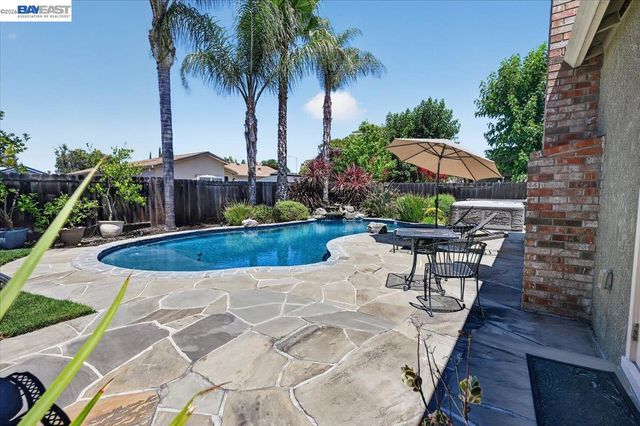 118 Diamond Dr, Livermore, CA 94550