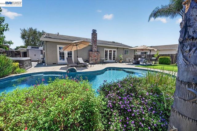 118 Diamond Dr, Livermore, CA 94550
