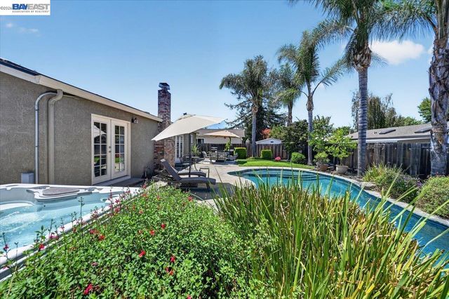118 Diamond Dr, Livermore, CA 94550