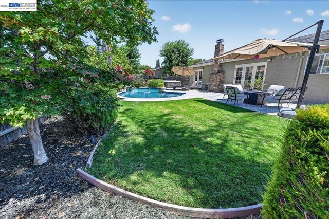 118 Diamond Dr, Livermore, CA 94550