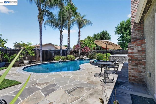 118 Diamond Dr, Livermore, CA 94550