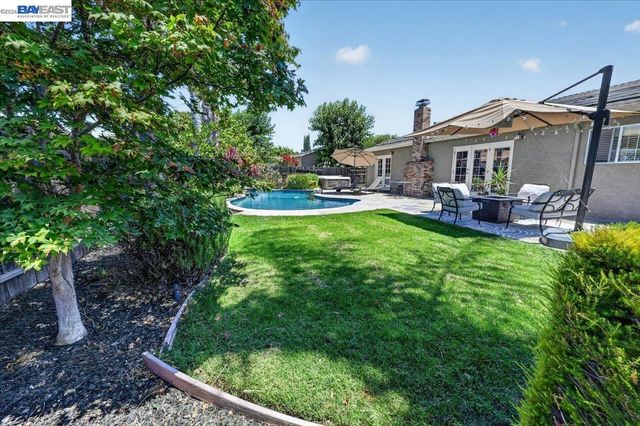 118 Diamond Dr, Livermore, CA 94550