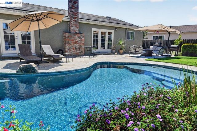 118 Diamond Dr, Livermore, CA 94550