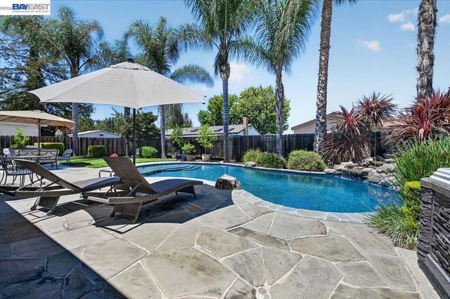 118 Diamond Dr, Livermore, CA 94550