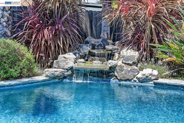 118 Diamond Dr, Livermore, CA 94550