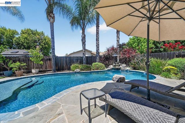 118 Diamond Dr, Livermore, CA 94550