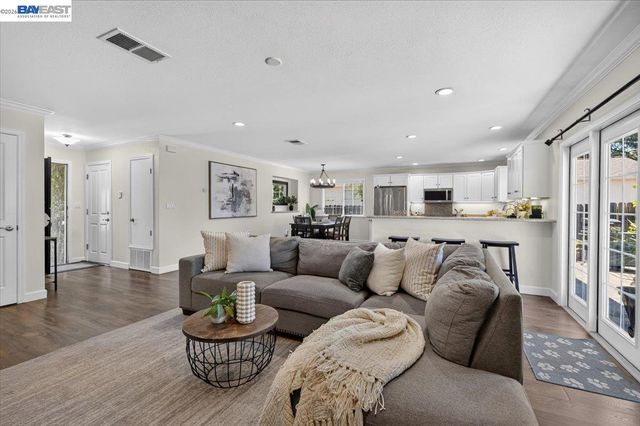 118 Diamond Dr, Livermore, CA 94550
