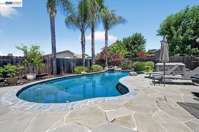 118 Diamond Dr, Livermore, CA 94550