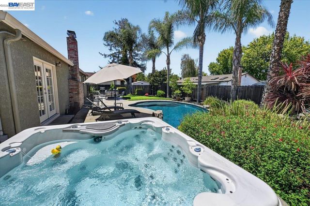 118 Diamond Dr, Livermore, CA 94550