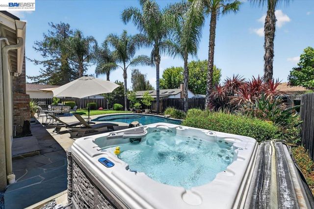 118 Diamond Dr, Livermore, CA 94550