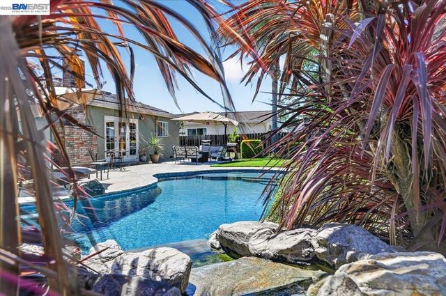 118 Diamond Dr, Livermore, CA 94550