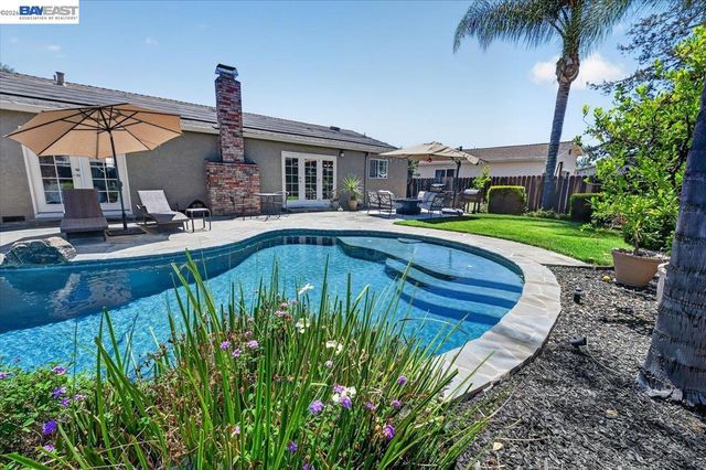 118 Diamond Dr, Livermore, CA 94550