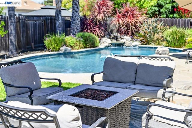 118 Diamond Dr, Livermore, CA 94550