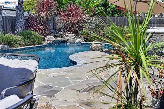 118 Diamond Dr, Livermore, CA 94550