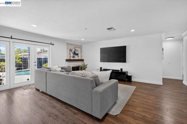 118 Diamond Dr, Livermore, CA 94550