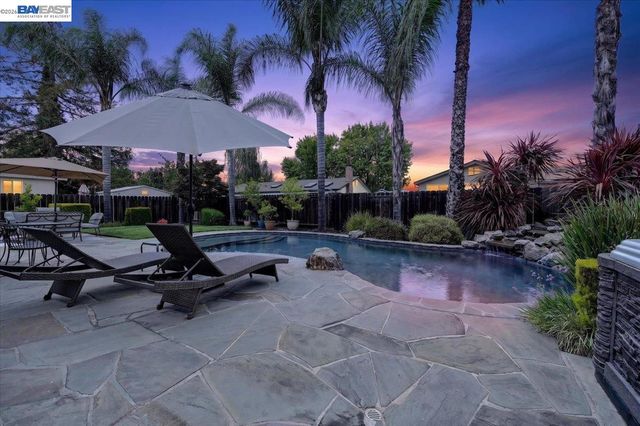 118 Diamond Dr, Livermore, CA 94550