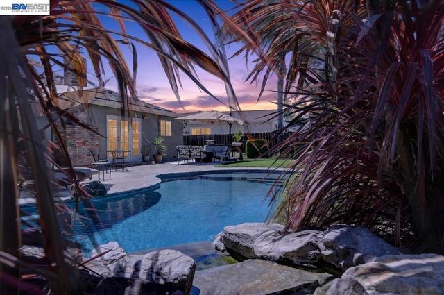 118 Diamond Dr, Livermore, CA 94550