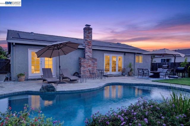 118 Diamond Dr, Livermore, CA 94550