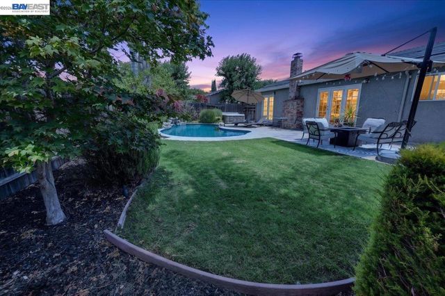 118 Diamond Dr, Livermore, CA 94550