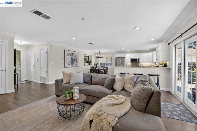 118 Diamond Dr, Livermore, CA 94550
