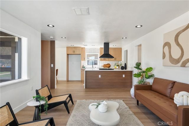 915 N Pasadena Avenue, Azusa, CA 91702