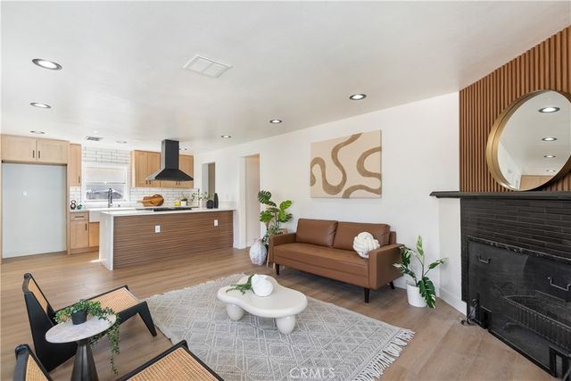 915 N Pasadena Avenue, Azusa, CA 91702